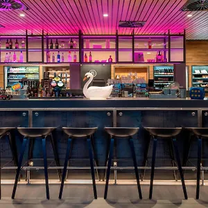 https://moxy-london-stratford.cambridgehotelsuk.com